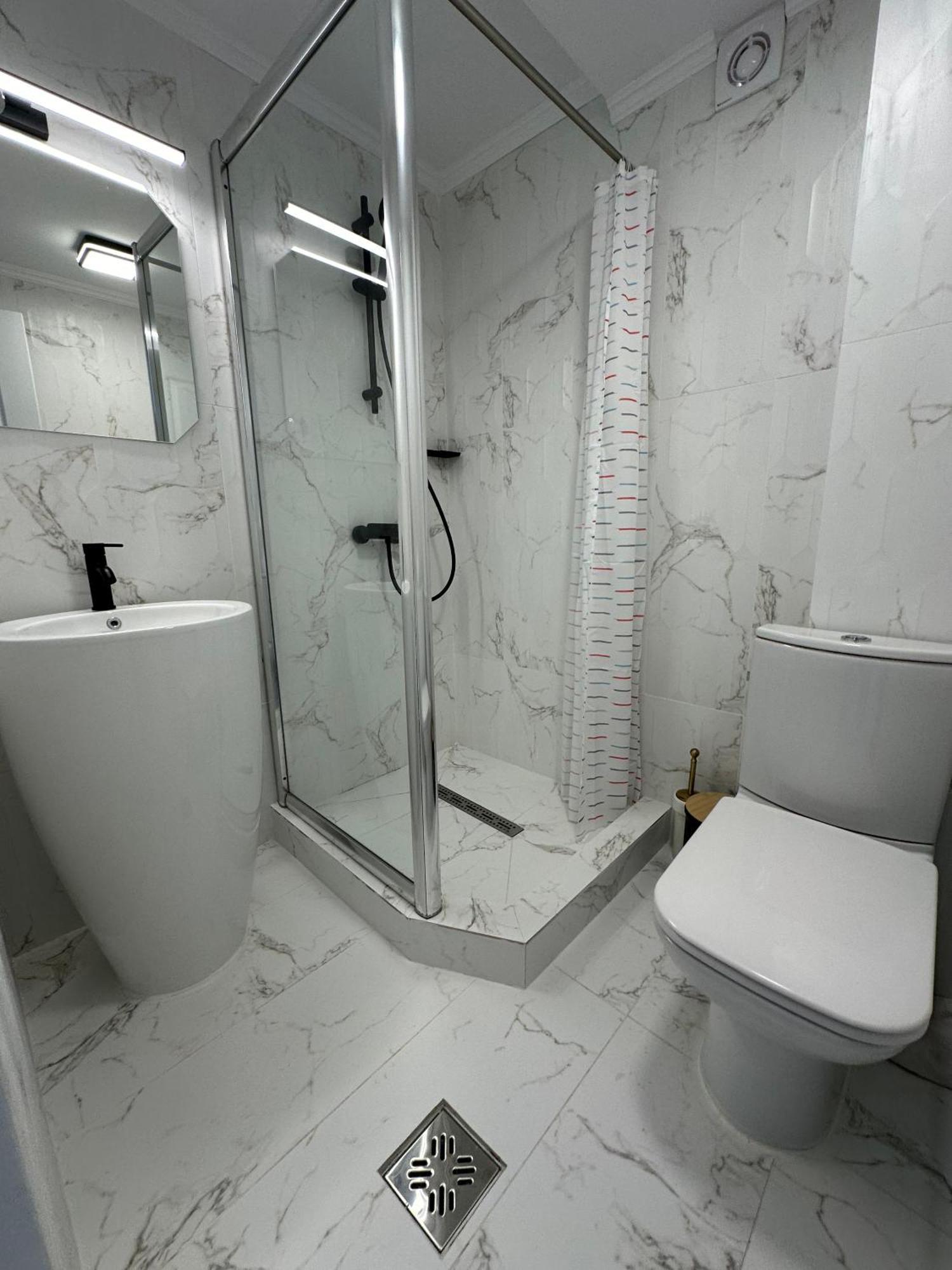 Elegant Escape Central Studio كرايوفا المظهر الخارجي الصورة